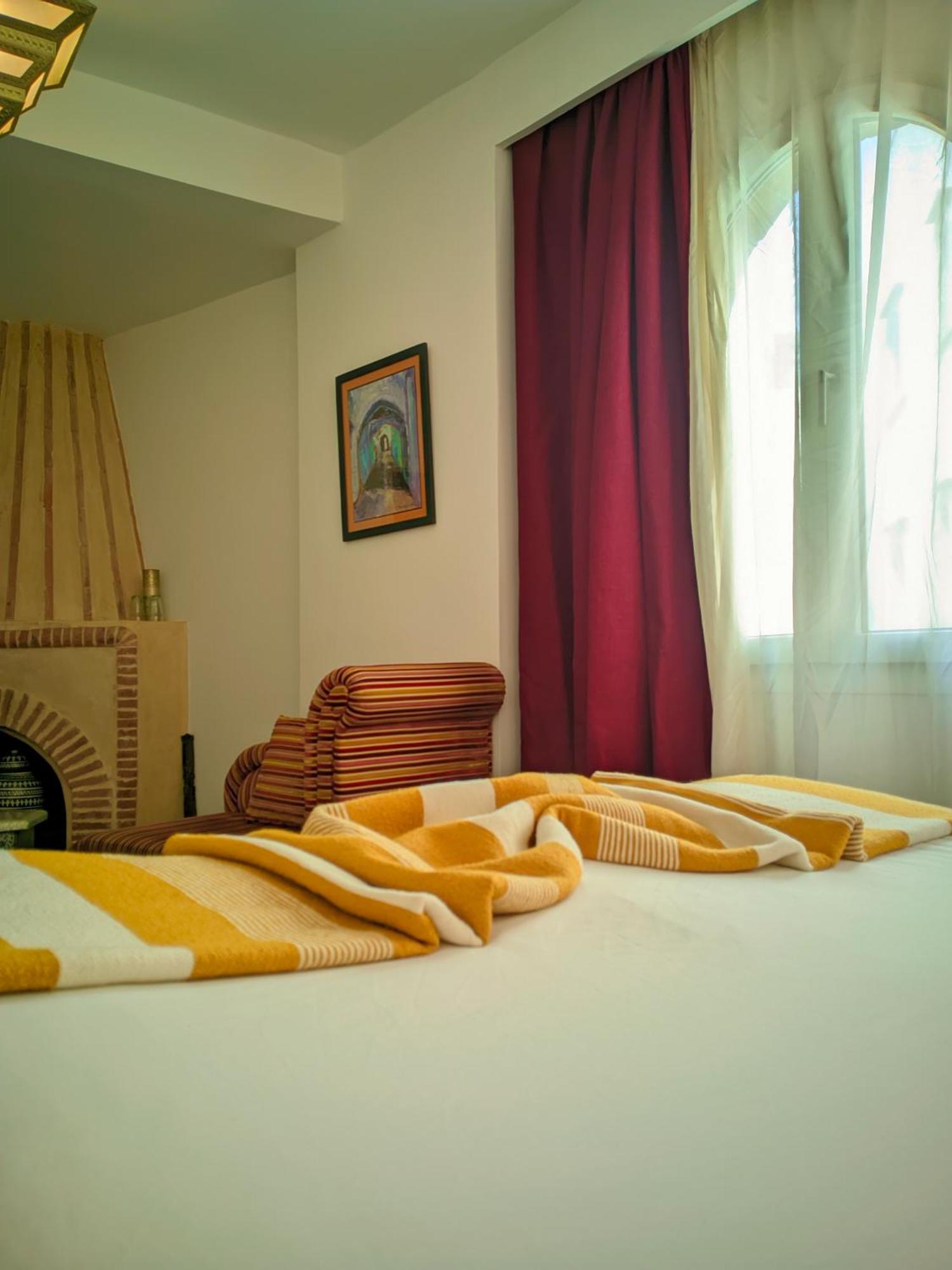 La Fontaine Bleue Hotel Szavíra Kültér fotó